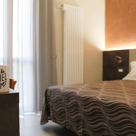 People Travel Rooms Bologna Bagian luar foto