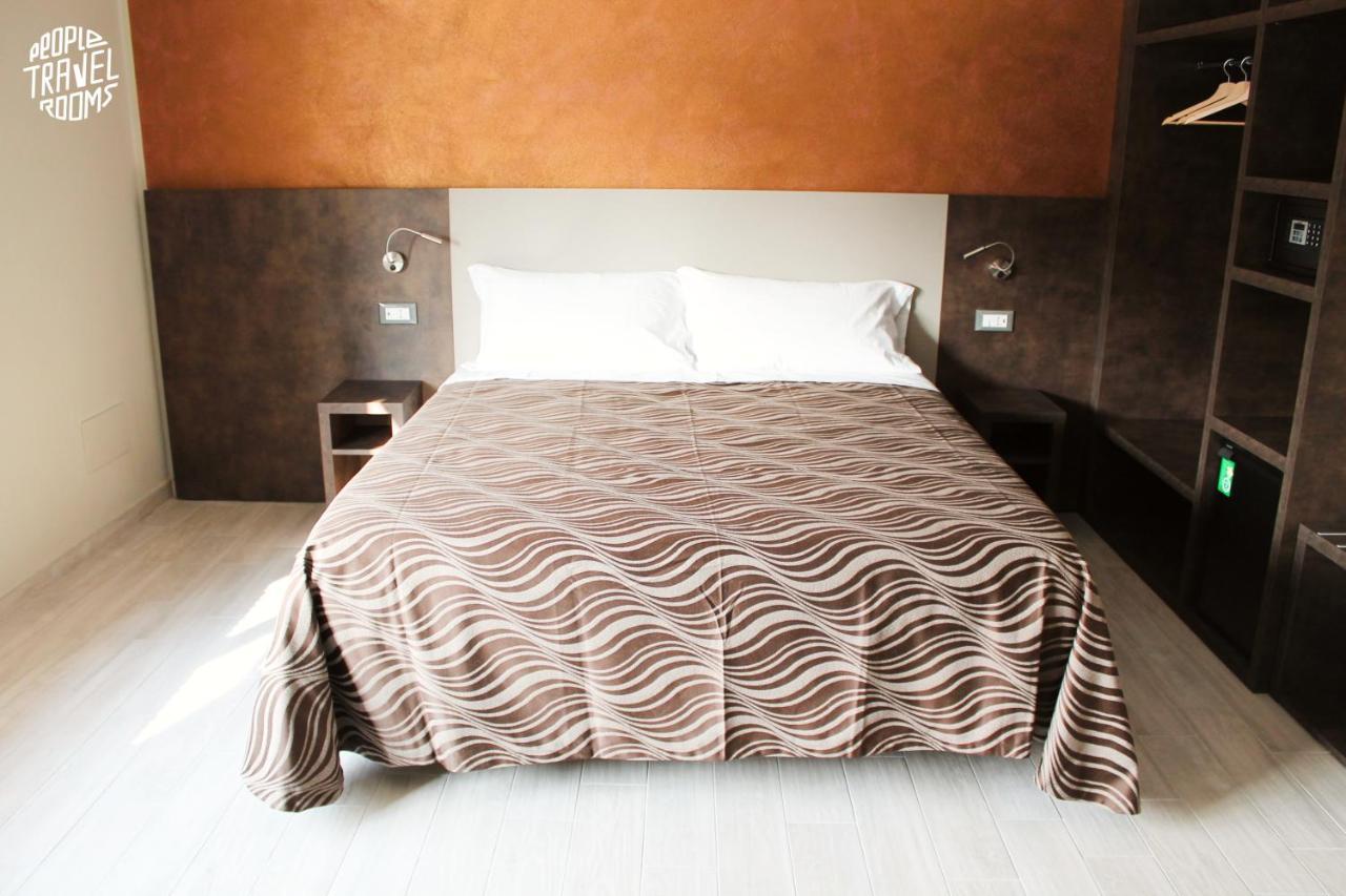 People Travel Rooms Bologna Bagian luar foto