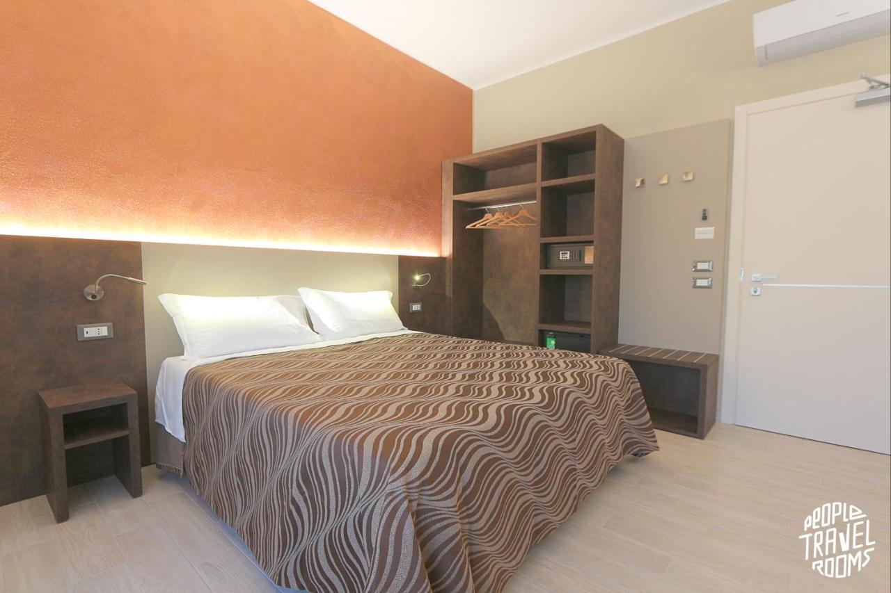 People Travel Rooms Bologna Bagian luar foto